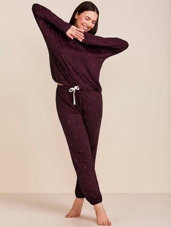 Pijama largo en viscosa Dreams, estampado burdeos con lunares en blanco roto